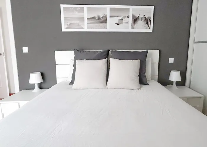Comillas - Urbanizacion Lagos Azules - Netflix, Prime, Wifi & Free Indoor Parking