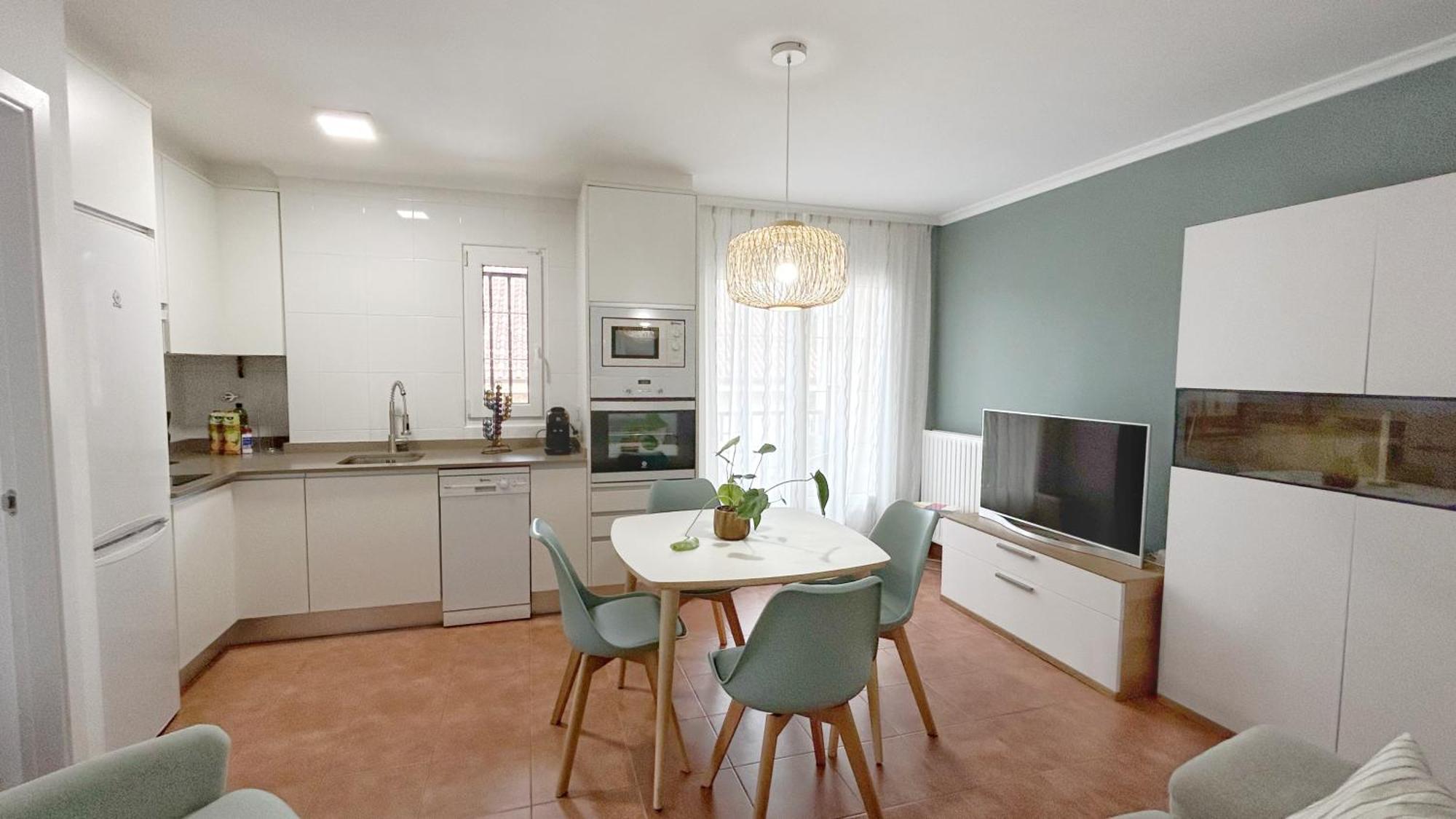 Comillas Bº - Residencial Lagos Azules - Netflix, Prime, Wifi & Free Indoor Parking Apartment Casasola
