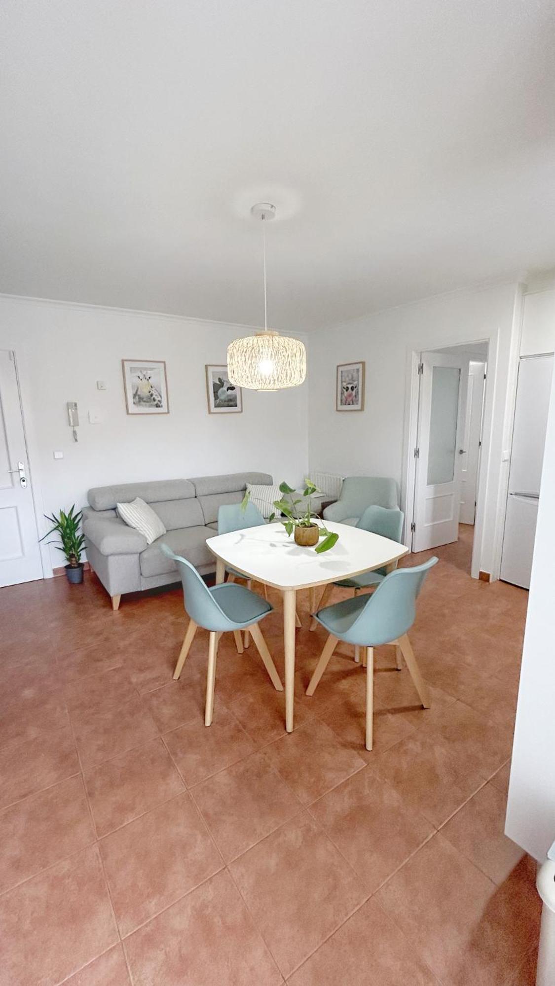 Apartment Comillas - Urbanizacion Lagos Azules - Netflix, Prime, Wifi & Free Indoor Parking