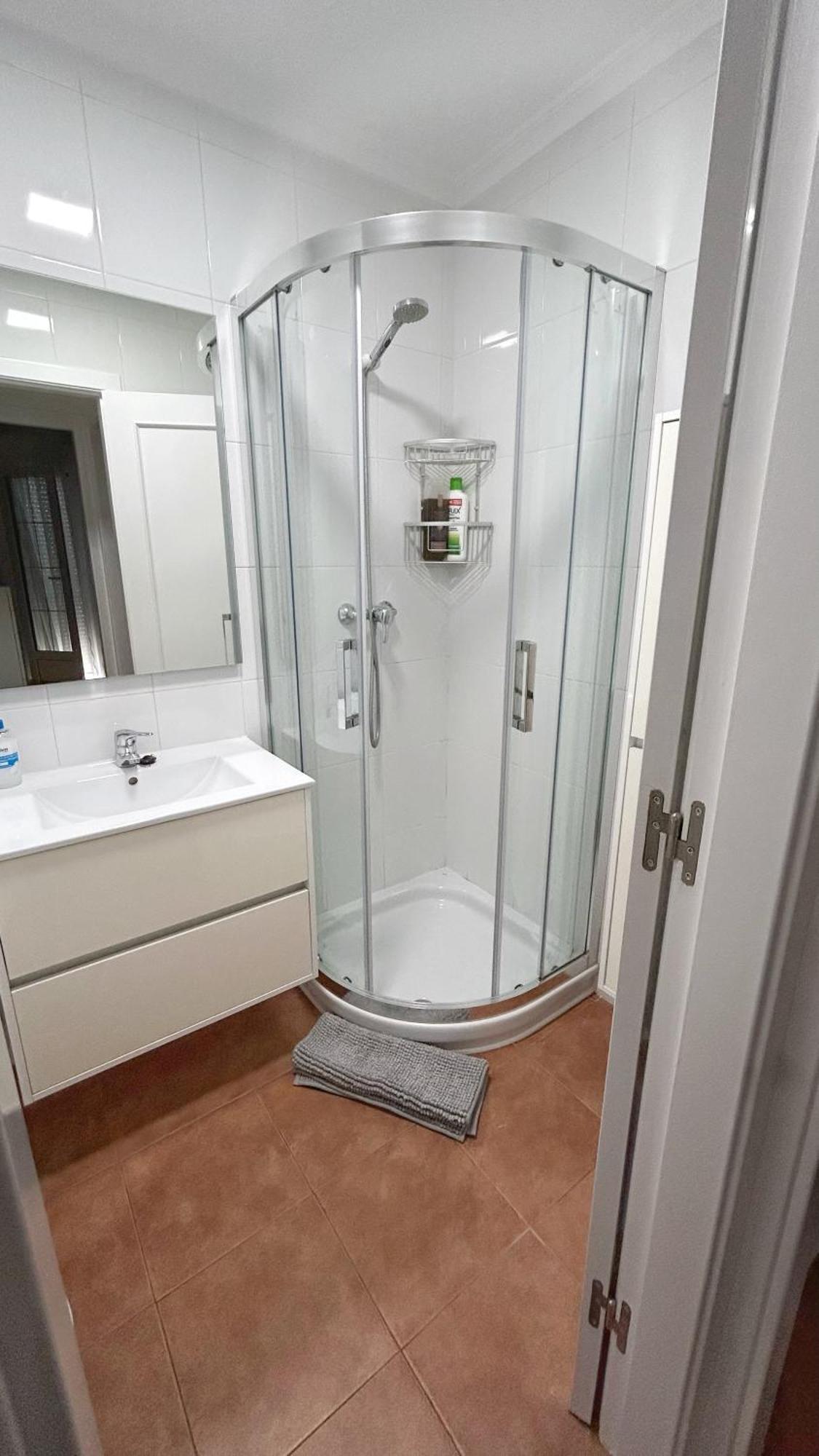 Comillas Bº - Residencial Lagos Azules - Netflix, Prime, Wifi & Free Indoor Parking Apartment *