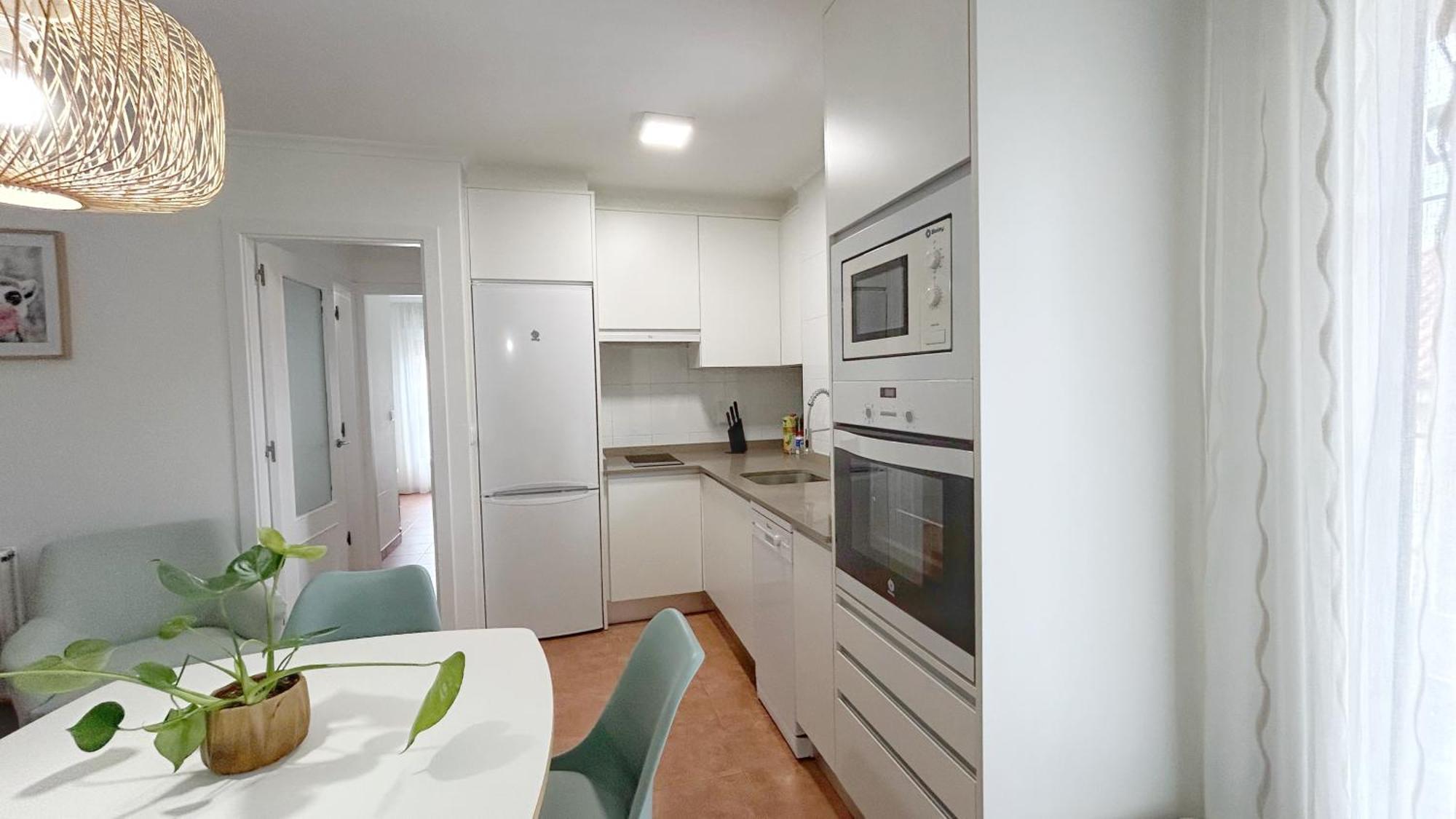 Comillas Bº - Residencial Lagos Azules - Netflix, Prime, Wifi & Free Indoor Parking Apartment