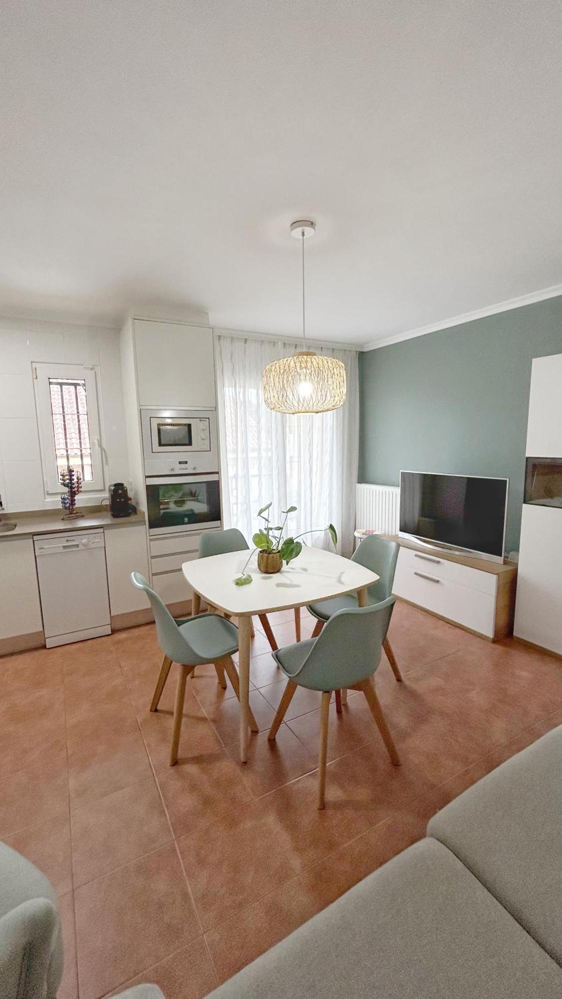 Comillas Bº - Residencial Lagos Azules - Netflix, Prime, Wifi & Free Indoor Parking Apartment *