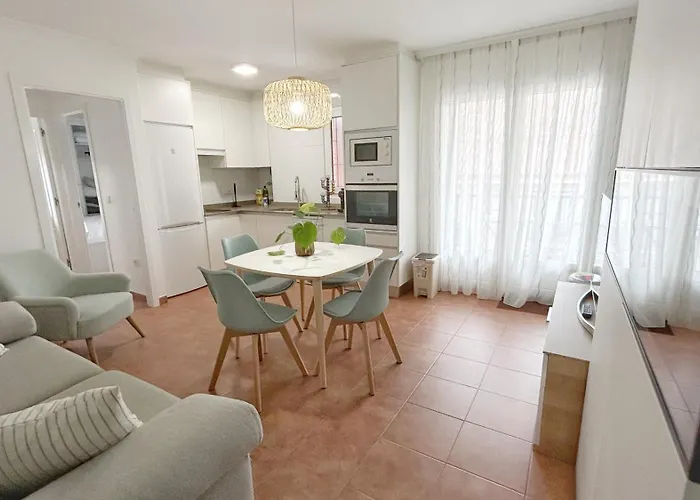 Comillas Bº Casasola - Residencial Lagos Azules - Netflix, Prime, Wifi & Free Indoor Parking